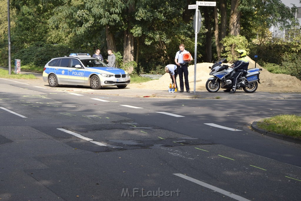 Schwerer Krad PKW Unfall Koeln Muelheim Am Springborn Cottbuserstr P186.JPG - Miklos Laubert